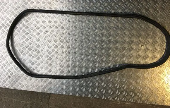 Trunk rubber seal (body)