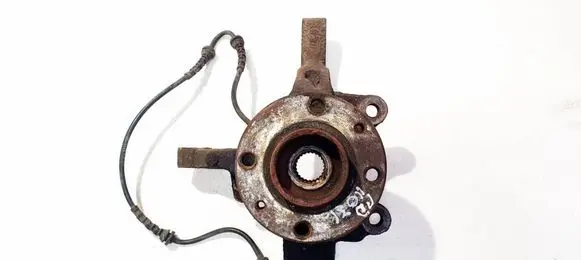 Renault Clio III Front wheel hub 