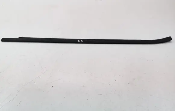 Mercedes-Benz A W169 Rear door glass trim molding