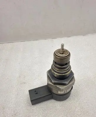 BMW 5 E60 E61 Fuel pressure regulator 0281002481 20604877