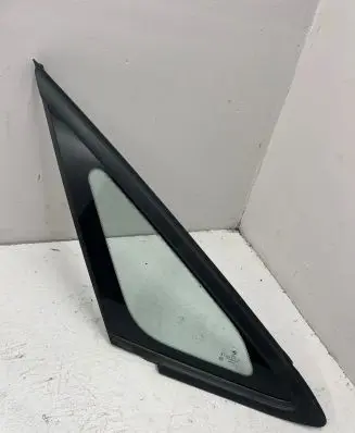 BMW 2 F46 Front triangle window/glass 43R001735