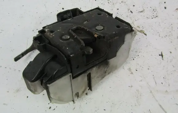 Volkswagen Caddy Front door lock 