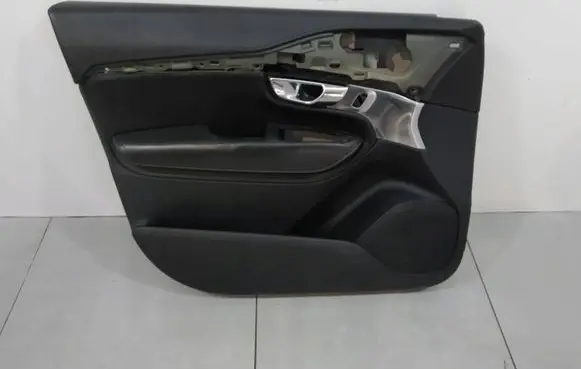 Volvo XC90 Front door card panel trim 