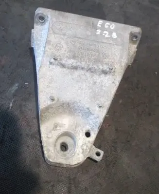 BMW 5 E60 E61 Engine mounting bracket 24168110 6761112