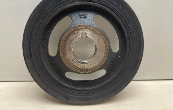 Peugeot 308 Crankshaft pulley E110124A