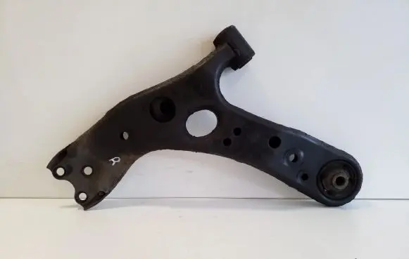 Lexus CT 200H Front lower control arm/wishbone W1207087