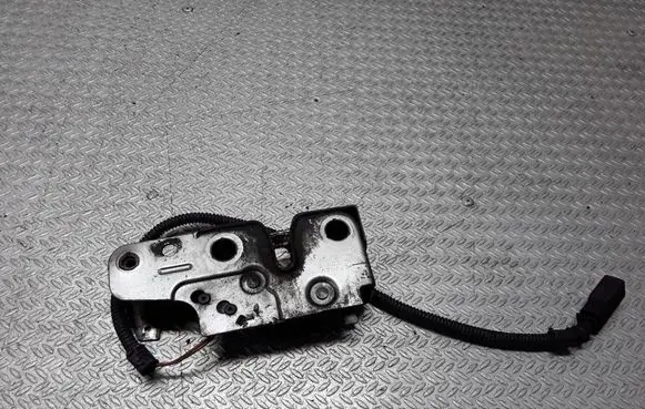Engine bonnet/hood lock/catch