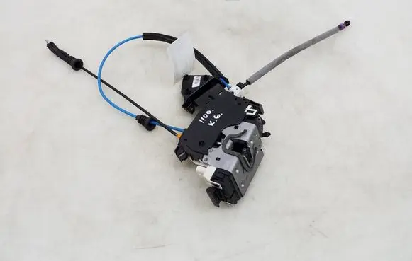 Mercedes-Benz GLK (X204) Rear door lock A2047302335