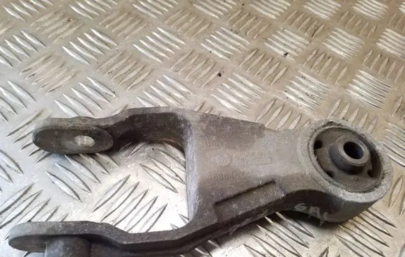 Gearbox mounting bracket
