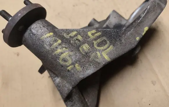 Jeep Cherokee XJ Engine mounting bracket 53010235