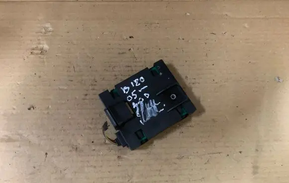 Mercedes-Benz B W245 Antenna control unit A1698200475 50110009 43392MHZ