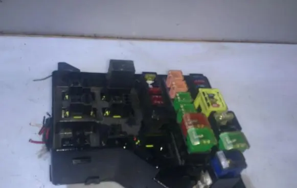 Mitsubishi Carisma Fuse box set