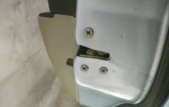 Mazda CX-7 Rear door lock