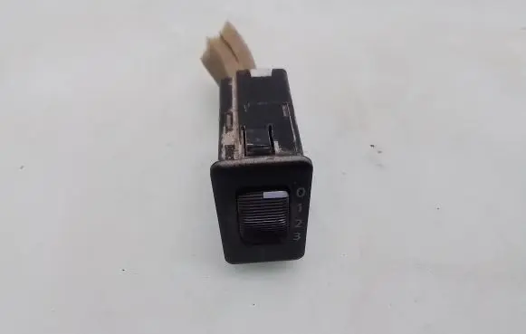 Nissan X-Trail T30 Headlight level height control switch