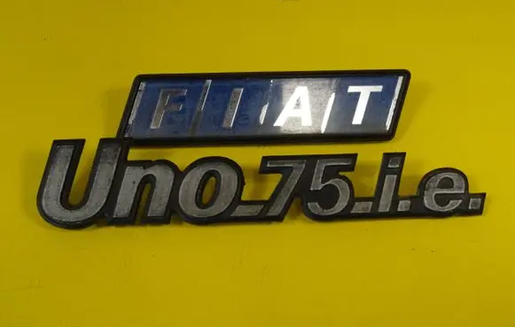 Fiat Uno Manufacturers badge/model letters 