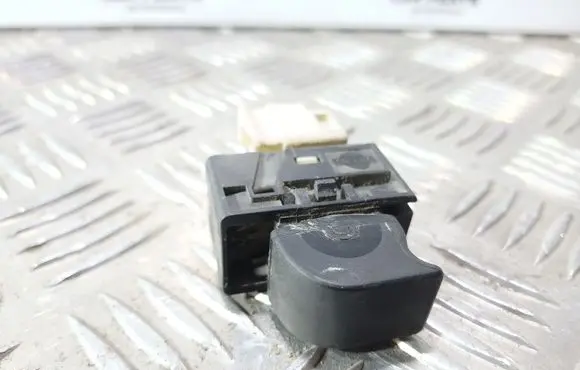 Nissan Primera Electric window control switch 0623N