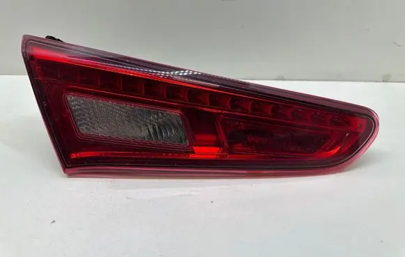 Alfa Romeo Giulietta Tailgate rear/tail lights 50513401