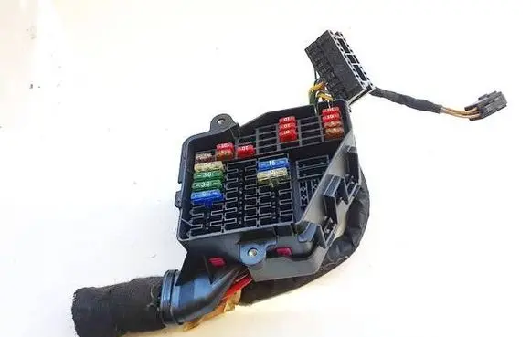 Volkswagen PASSAT B5 Fuse box set 8D1941824