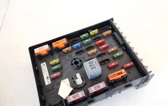 Volkswagen PASSAT B6 Fuse box set 3c0937125 6359-2777