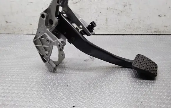 BMW 3 E90 E91 Brake pedal 42322403