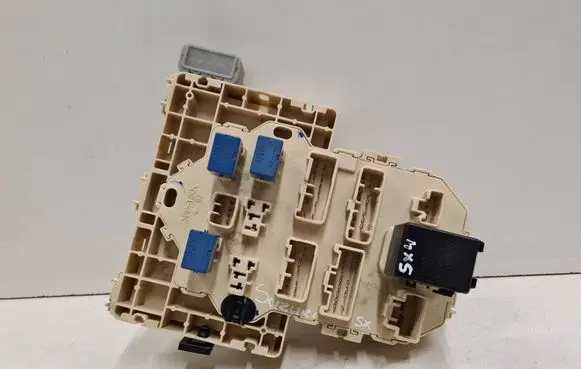 Suzuki SX4 Fuse module 3861084F00 A2912M3P Y75B0L
