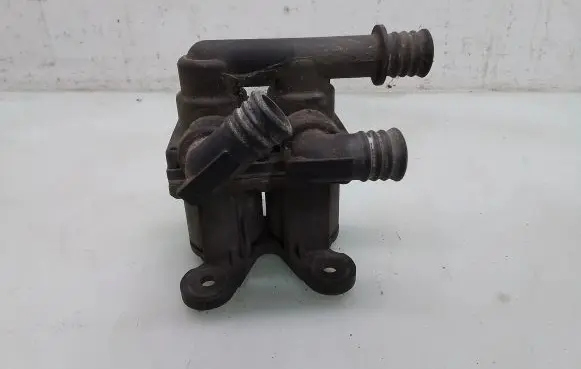 BMW 5 E34 Coolant heater control valve 1147412042