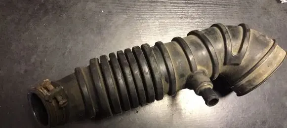 Mitsubishi Galant Air intake hose/pipe MR224146