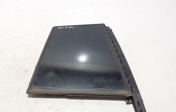 Renault Megane IV Rear vent window glass 822202077R