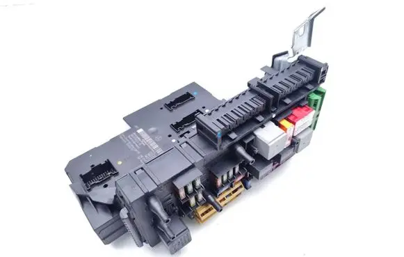 Mercedes-Benz E W212 Fuse module 2129009622 2129015205 2129020008