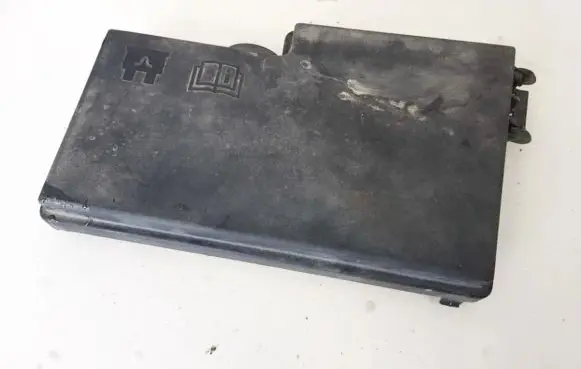 Ford Focus Fuse box cover 318789195