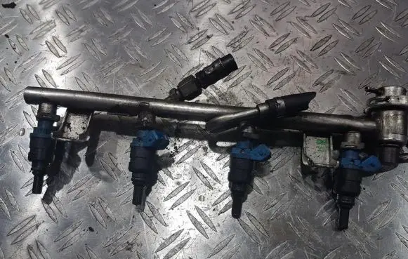 Volkswagen PASSAT B5 Fuel main line pipe 058133681b