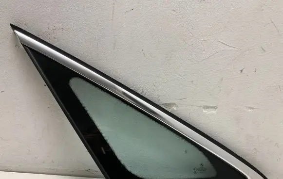 BMW 2 F46 Front triangle window/glass 7326156 02665