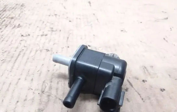 Toyota Auris 150 Vacuum valve 90910TC001