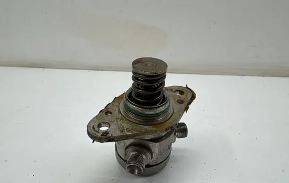 Mercedes-Benz C W206 Fuel injection high pressure pump A2540700400