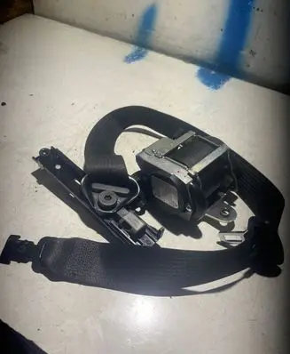 Opel Astra J Front seatbelt