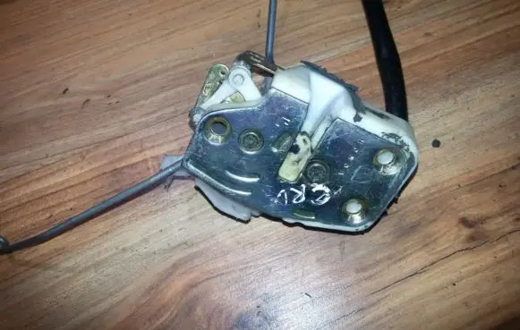 Honda CR-V Front door lock