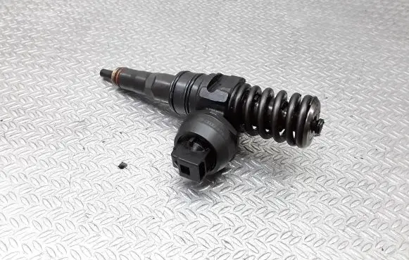 Audi A4 S4 B6 8E 8H Fuel injector 038130073BA