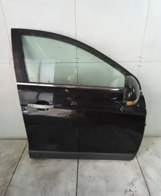 Chevrolet Captiva Front door