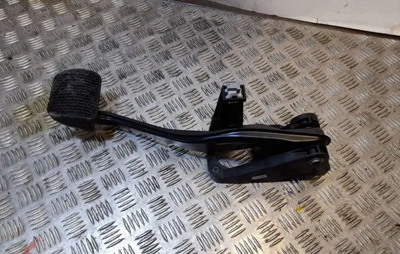 Mercedes-Benz CLA C117 X117 W117 Brake pedal A2462920207 A2462900400