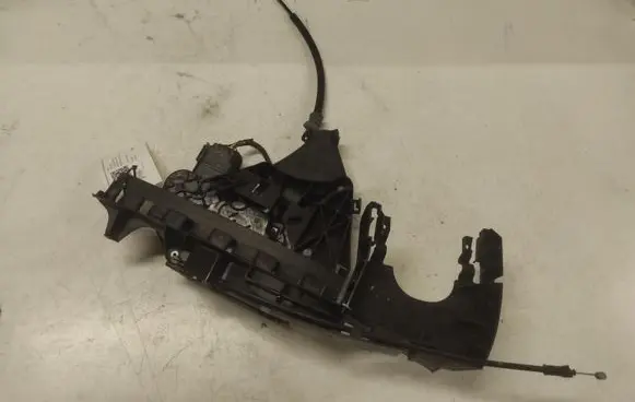 Volvo V50 Front door lock 240007408 985914 30699109