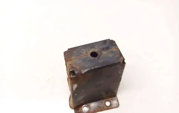 Nissan X-Trail T30 Engine mounting bracket 