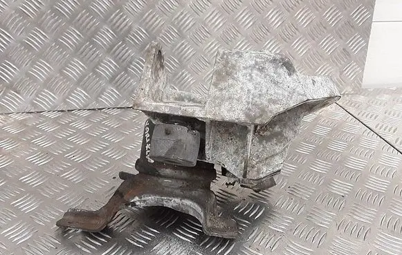 Volvo XC70 Engine mount bracket 31257674