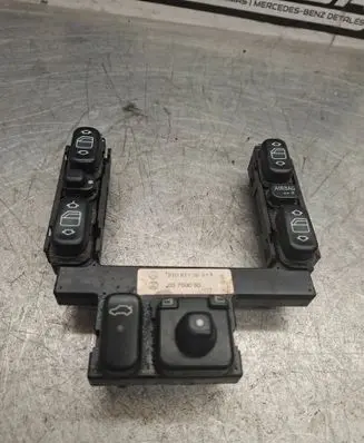 Mercedes-Benz E W210 Electric window control switch 2108213951 03750030