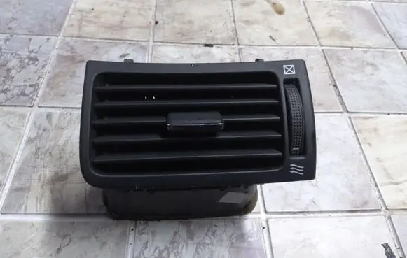 Toyota Avensis T250 Dashboard side air vent grill/cover trim