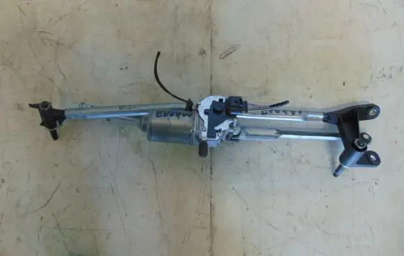 Land Rover Range Rover Evoque L538 Front wiper linkage and motor 5248263