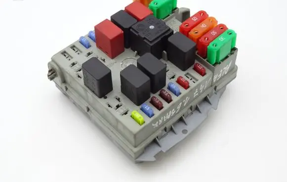 Alfa Romeo 147 Fuse module 51742419