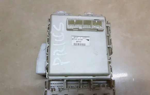 Toyota Prius (XW20) Fuse module 6273047290