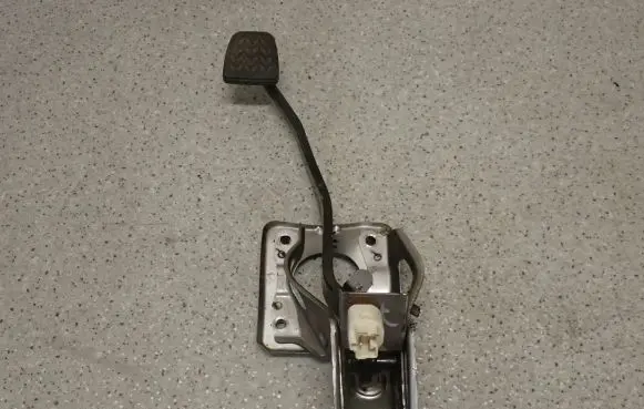 Toyota Corolla Verso AR10 Pedal assembly 