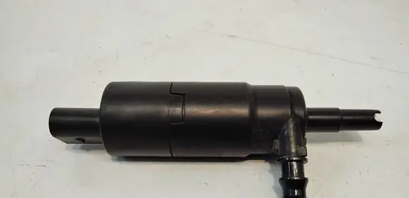 BMW X3 E83 Headlight washer pump 8377430 13264010