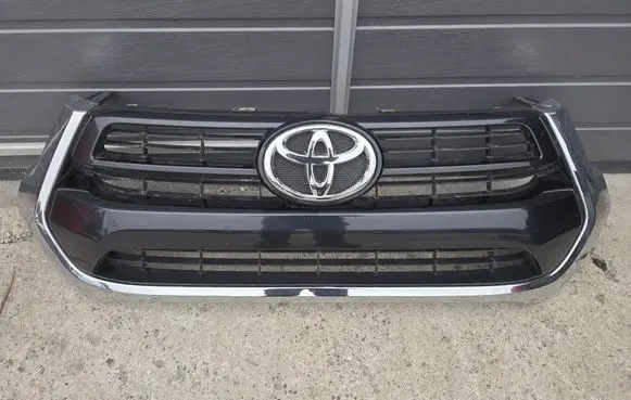 Toyota Hilux VIII Front grill 531000KK21 531000KK11 531000KT721